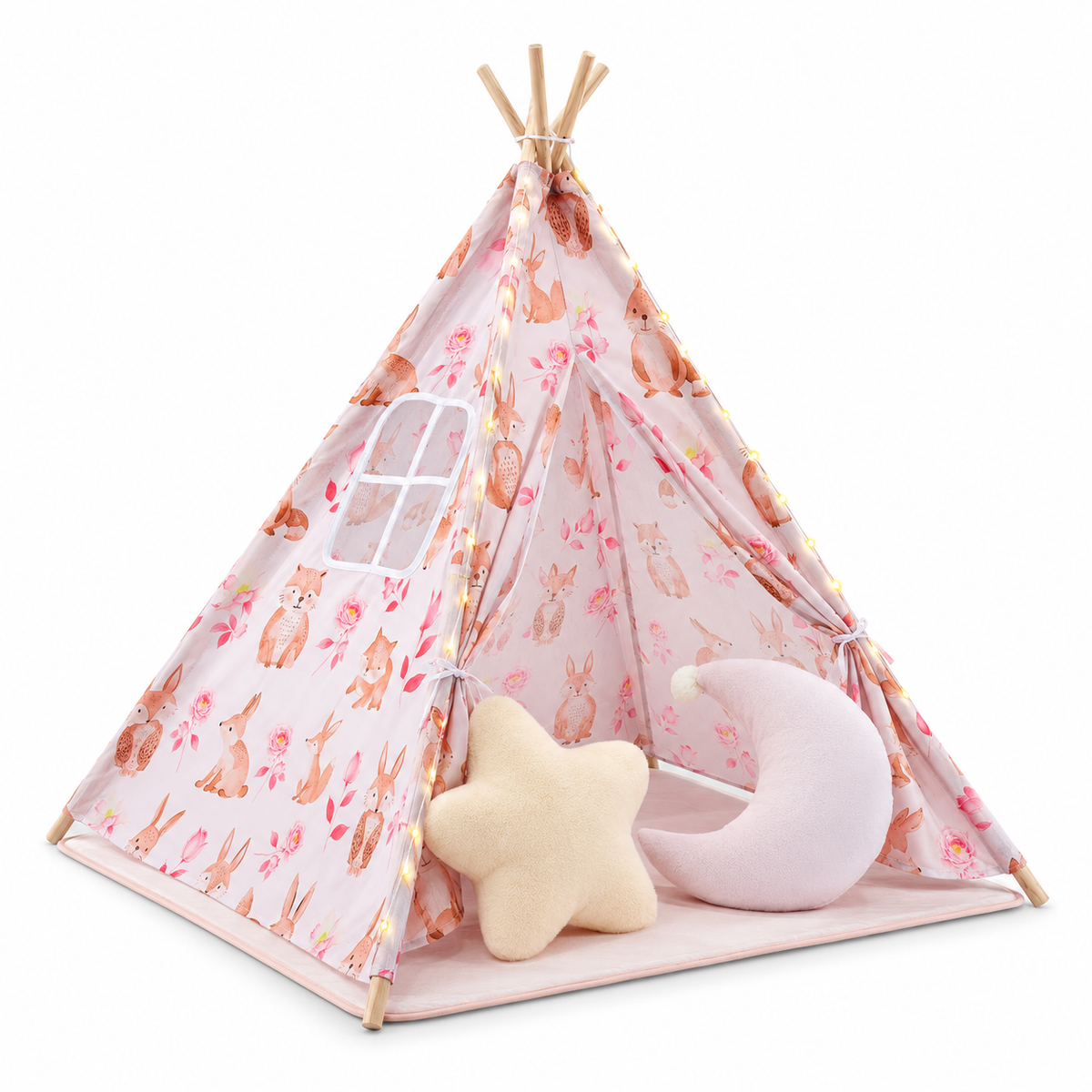 Tipi rose à motifs forêt, tapis et coussins sur fond blanc